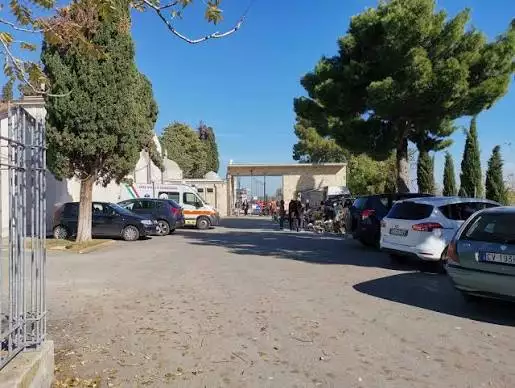 Un'immagine generica segnaposto con angoli arrotondati in una figura.